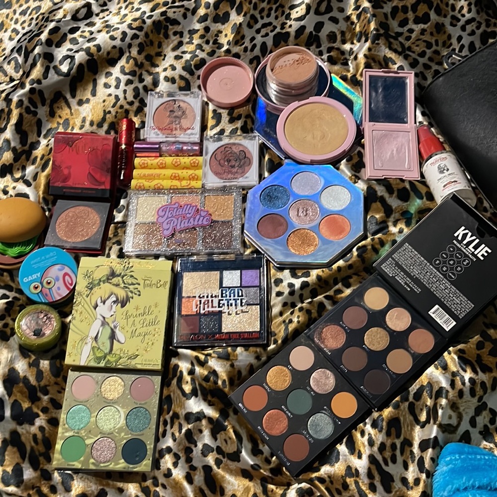 Makeup bundle - Picture 2 of 6